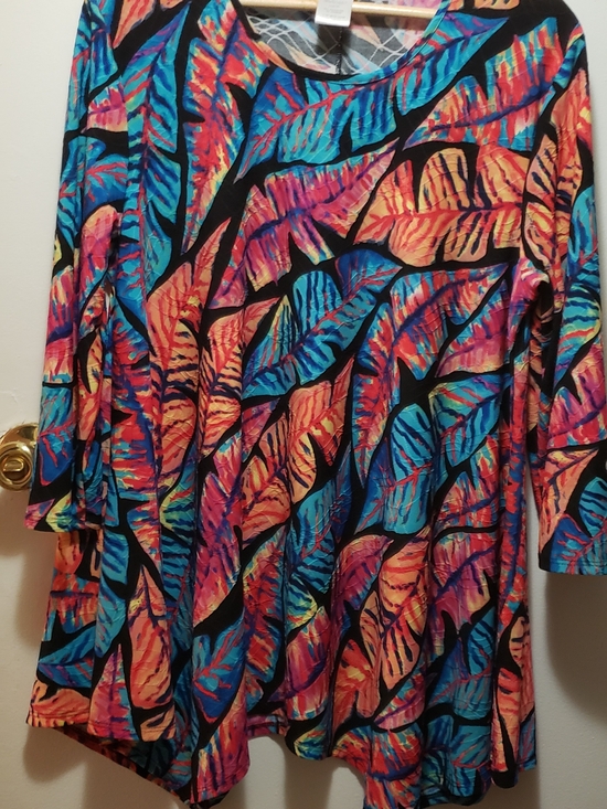 The Look Tops - Women’s Multicolor Tropical Leaf-Print Tunic Top